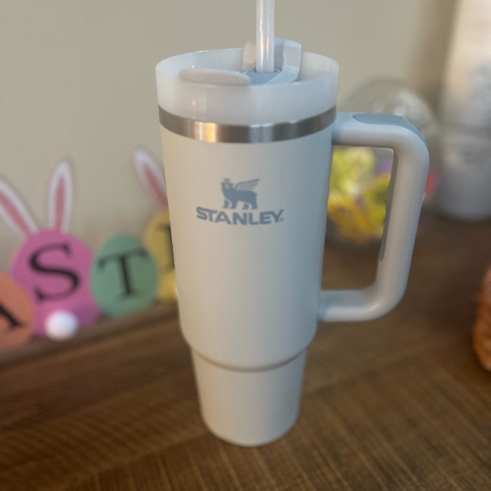THE QUENCHER H2.0 FLOWSTATE™ TUMBLER | 30 OZ